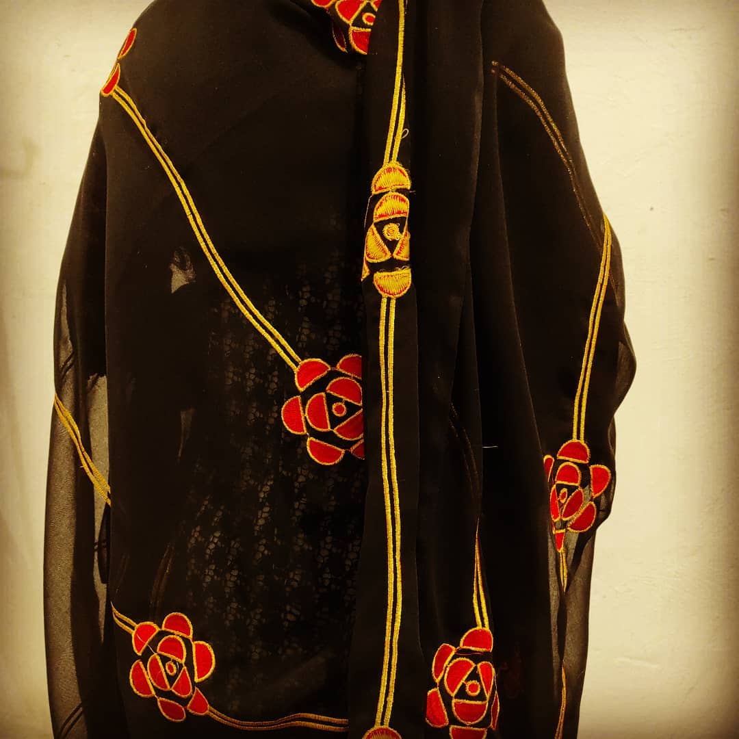  این طرح اولین بار توسط سرکار خانم قریشی یکی از مشتریان عمده ما سفارش داده شد که به یکی از پرسفارش ترین ها تبدیل گردید.البته گلدوزی این مدل کار رو فعلا انجام نمیدیم  