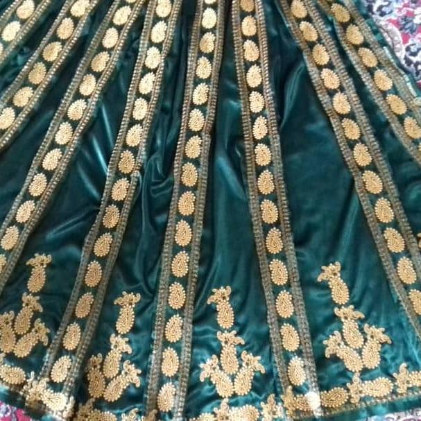  این یه کار کاملا خاص برای لباس حنا بندان هست که صفر تا صد کار توسط خود ما انجام شده و برای تقریبا چندین سال قبل هست و الان دیگه این نوع کار هم سفارش نمیگیریم